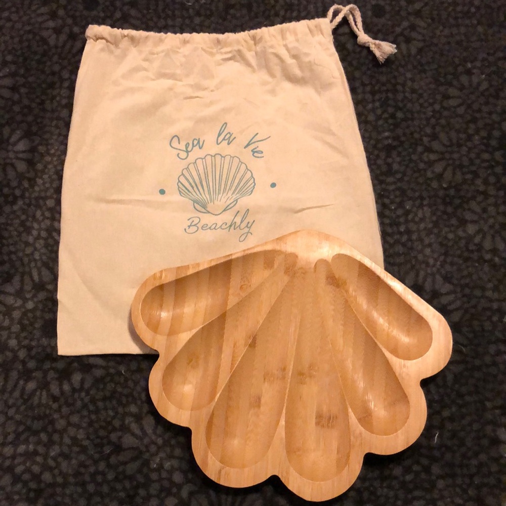 *Beachly wooden dish and travel bag